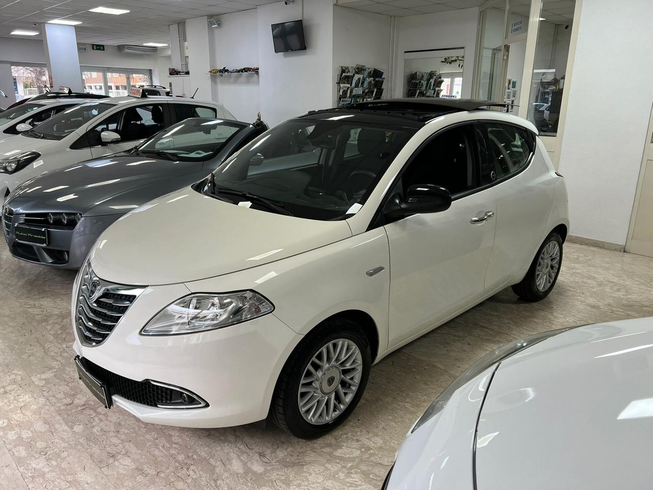 Lancia Ypsilon 1.2 GPL 5 Porte Ecochic Gold TETTO