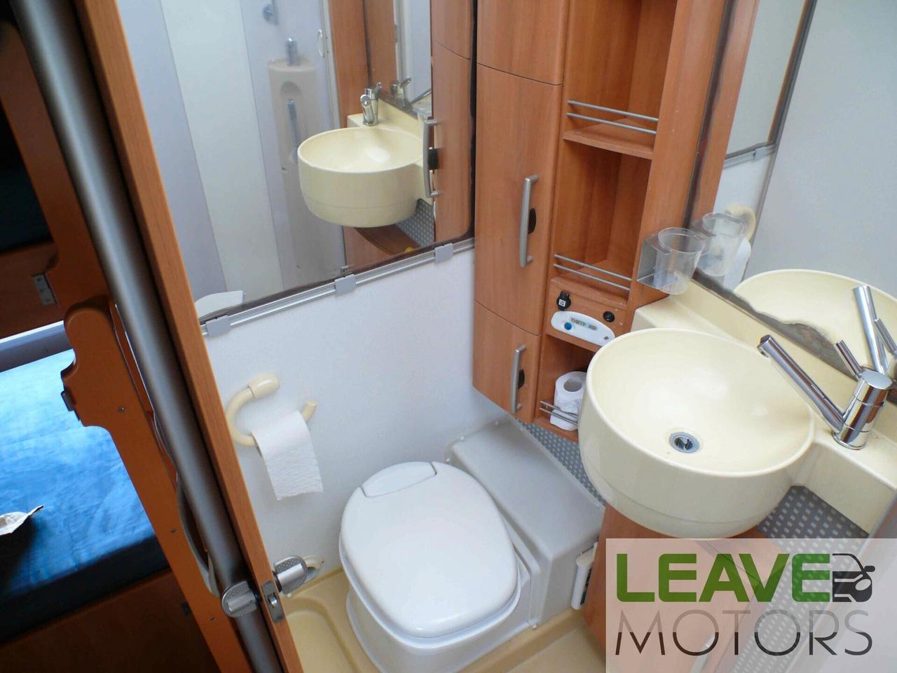 Hymer/eriba camper mansardato (M1327)