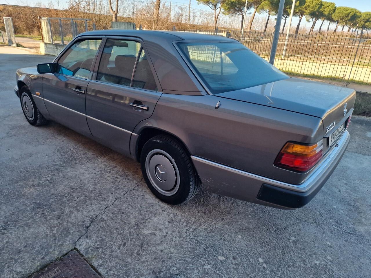 Mercedes-benz 300 200 E