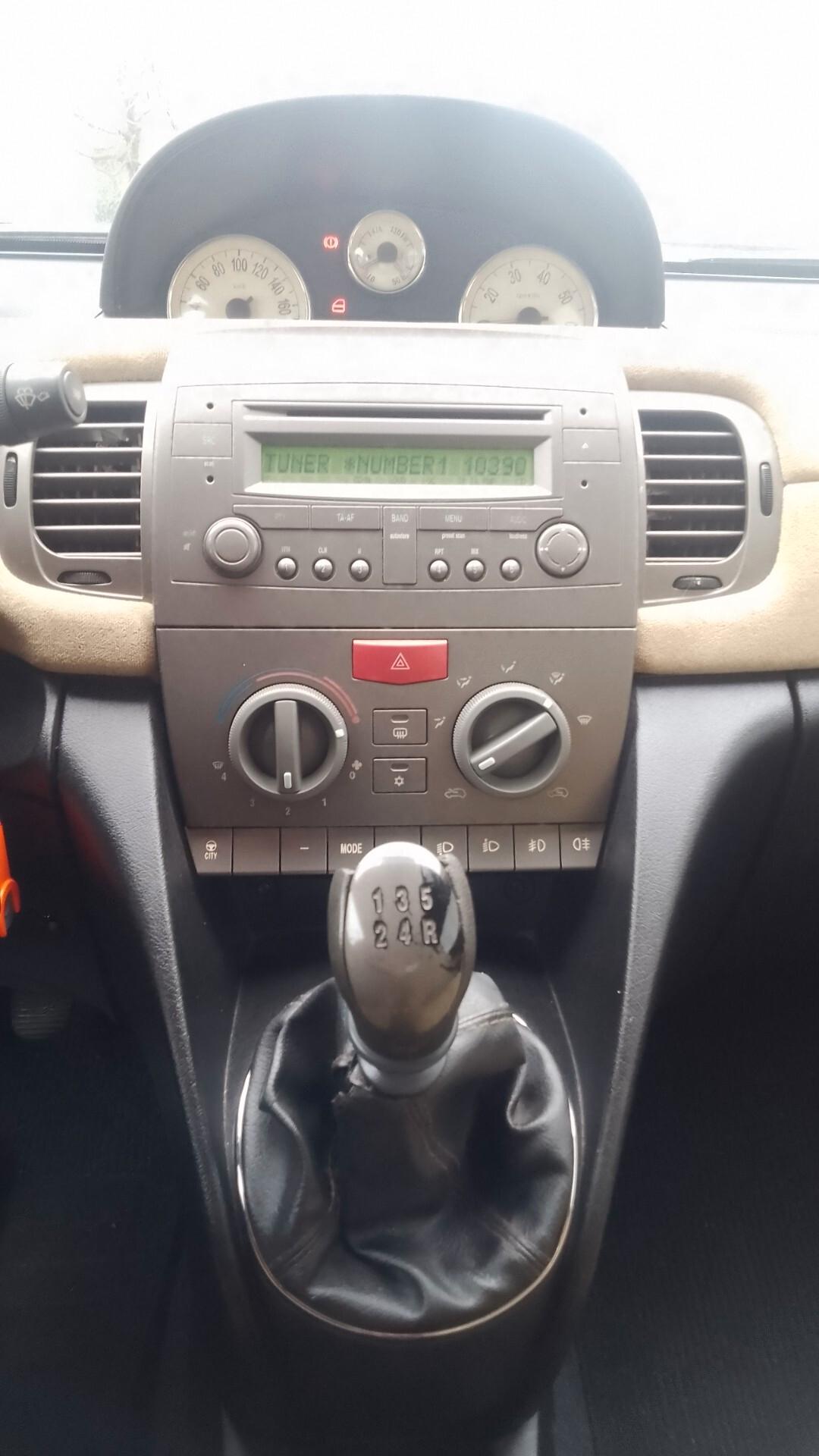 Lancia Ypsilon 1.2 BZ neopatentati 2005