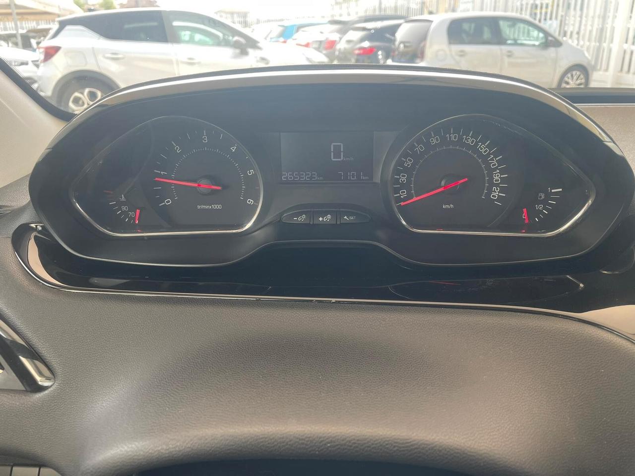 Peugeot 208 1.4 HDi 68 CV 5 porte Allure