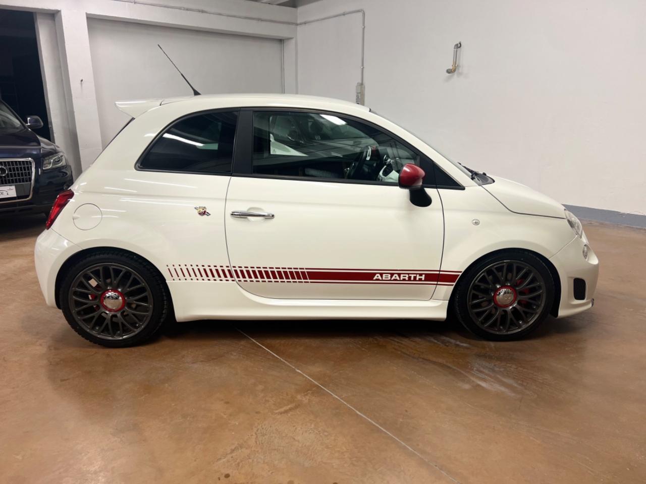 Abarth 500 1.4 Turbo T-Jet 242CV