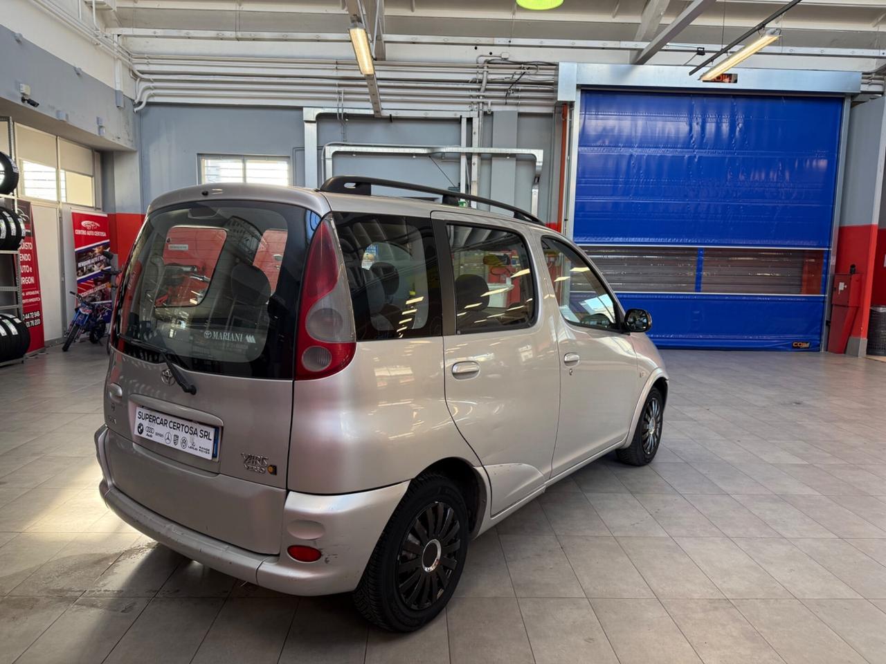 Toyota Yaris verso 1.0i cabio automatico