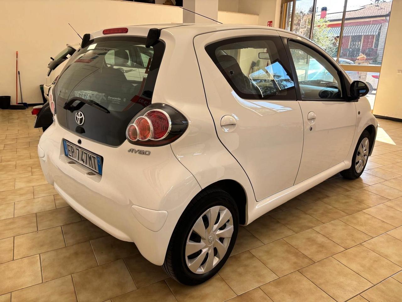 TOYOTA AYGO ANNO 2012 BZ 1.0 ADATTA NEOPATENTATI KM 95 MILA