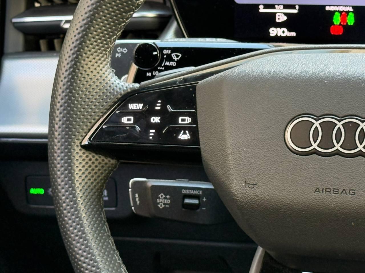 Audi Audi Q3 SUV Business TFSI 110 kW S tronic