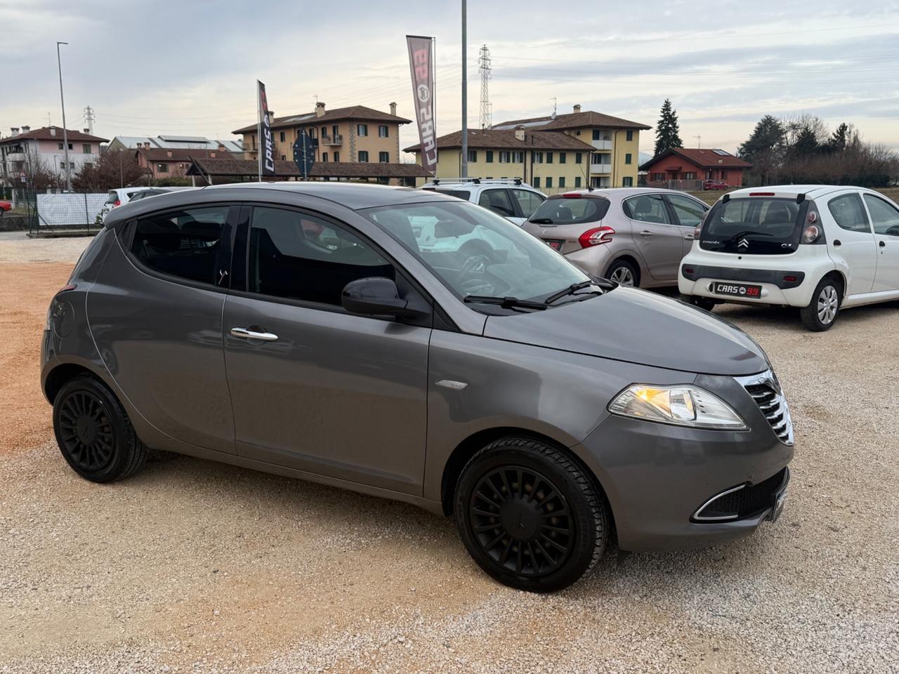 Lancia Ypsilon 1.2 69 CV 5 porte Gold