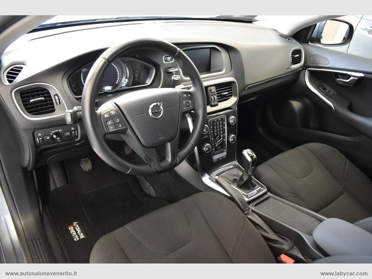 VOLVO V40 D2 Momentum