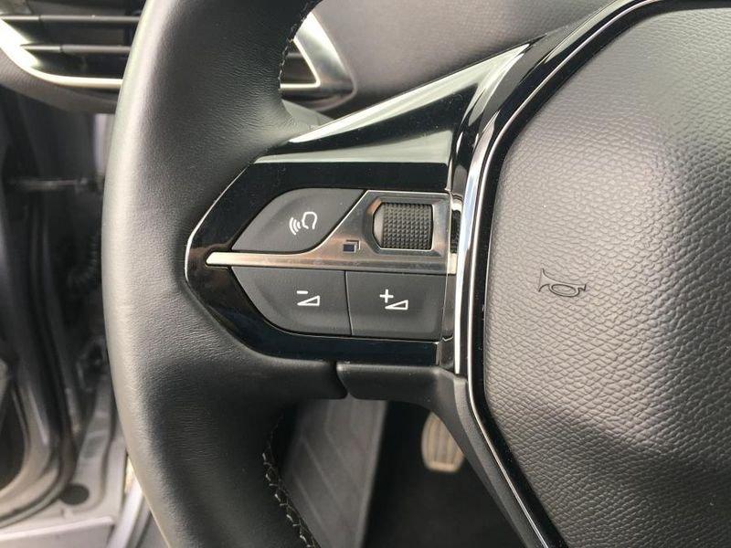 Peugeot 3008 PureTech Turbo 130 Allure Pack NAVI+KEYLESS 17 MILA KM