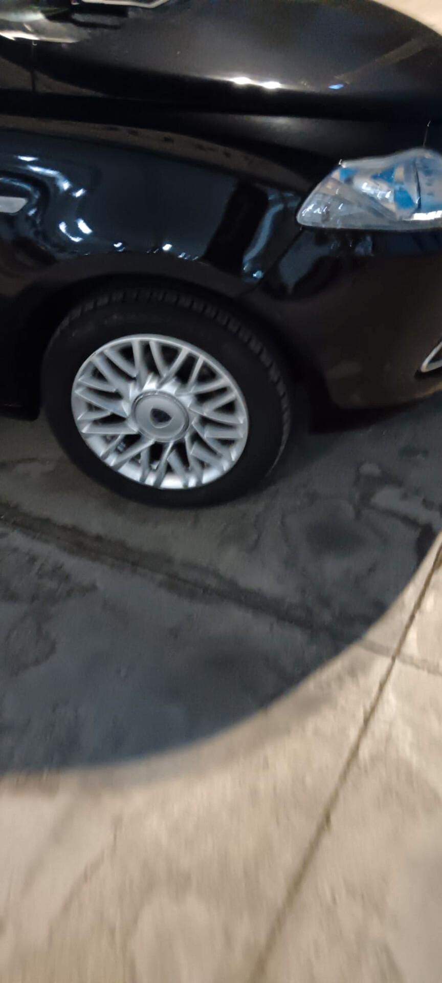 Lancia Ypsilon 1.2 69 CV 5 porte GPL Ecochic Platinum