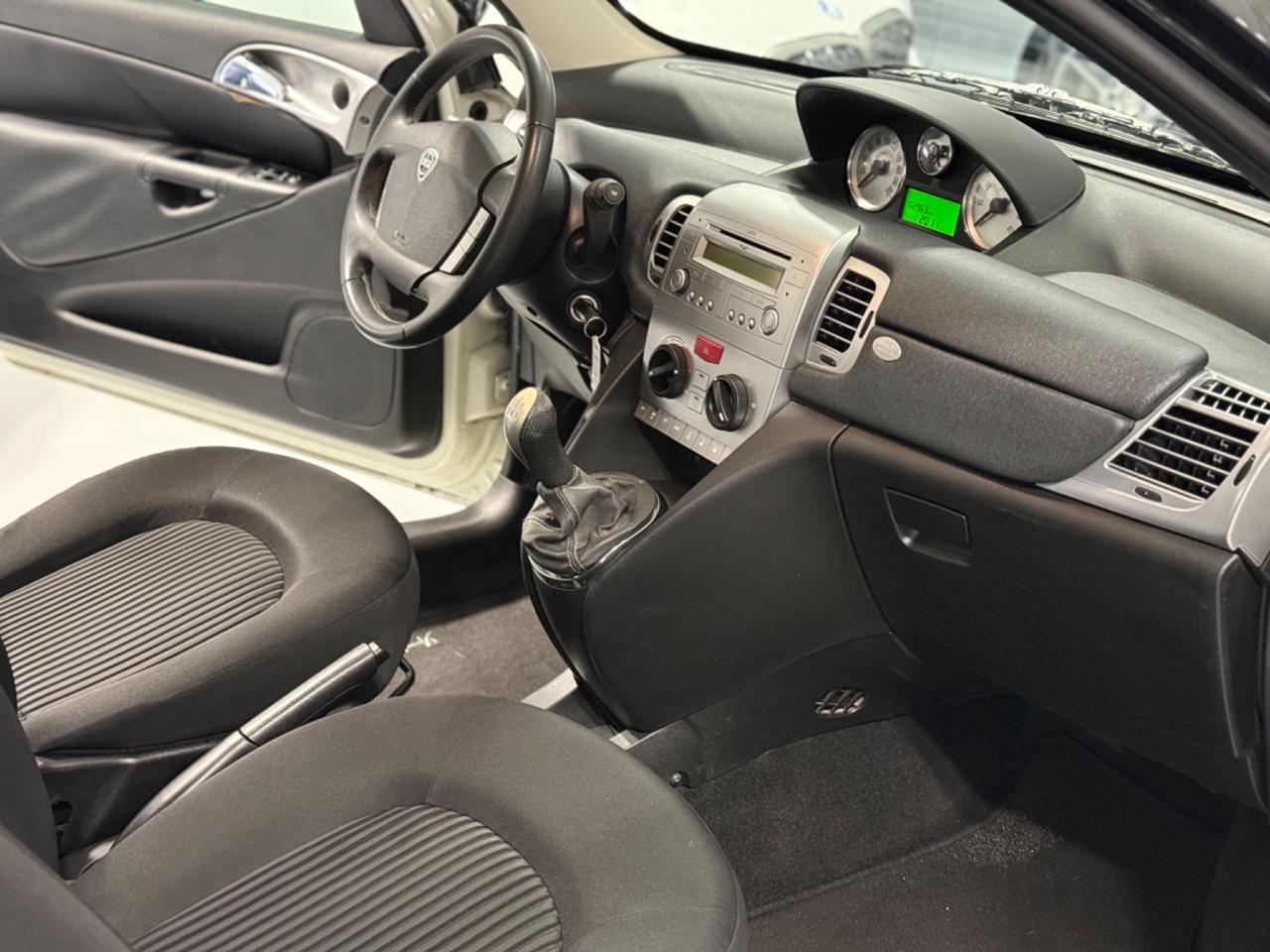 Lancia Ypsilon 1.3 MJT 75 CV