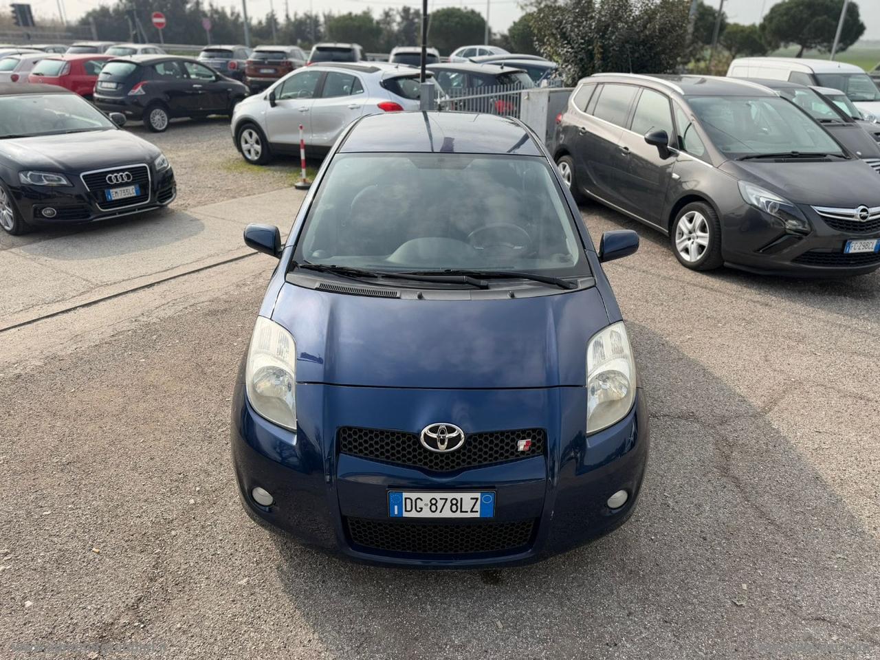 TOYOTA Yaris 1.4 D-4D 5p. Sol