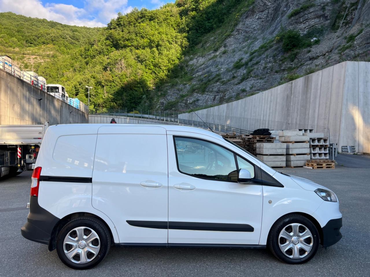 Ford Transit Courier Transit Courier 1.5 TDCi 75CV Van Trend Perfetta