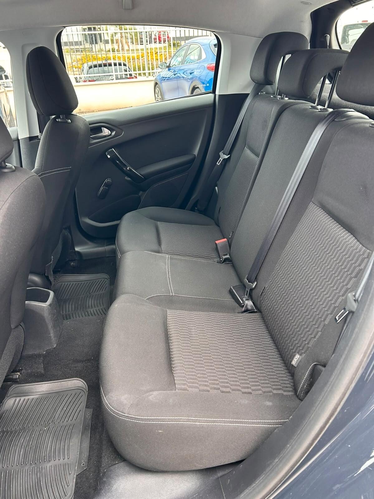 Peugeot 208 BlueHDi 100 5 porte Allure