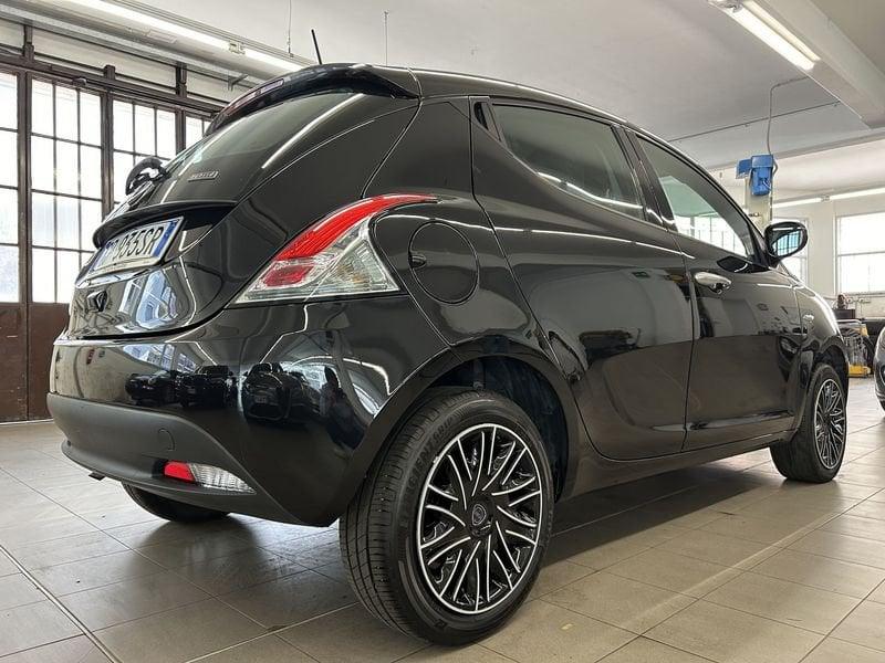 Lancia Ypsilon 1.0 FireFly 5 porte S&S Hybryd Gold