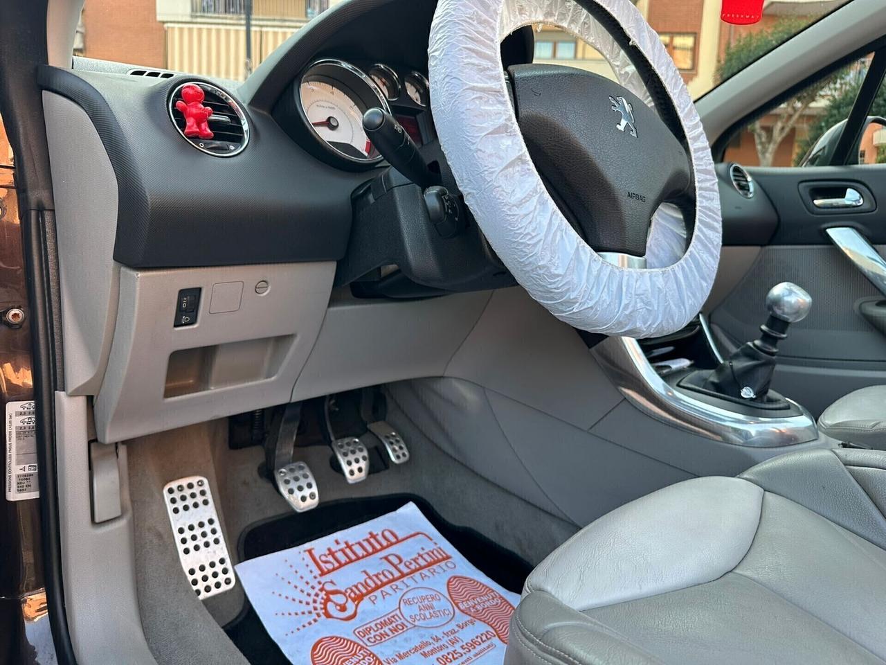 Peugeot 308 1.6 THP 150CV CC Féline