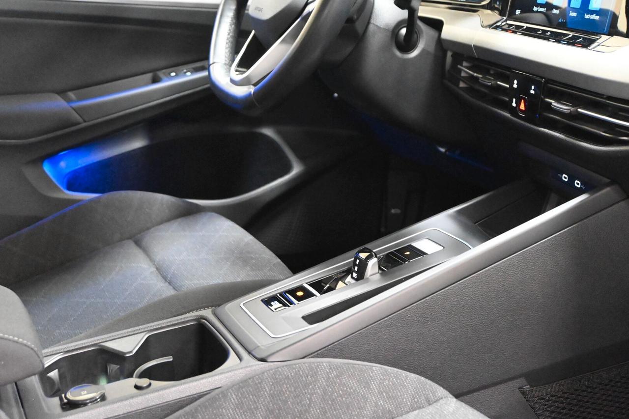 VOLKSWAGEN Golf 8ª serie Golf 1.0 eTSI EVO DSG...