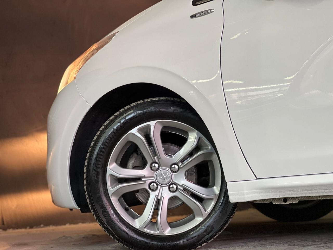 Peugeot 208 1.2 VTi 82 CV 3 porte Serie Speciale S