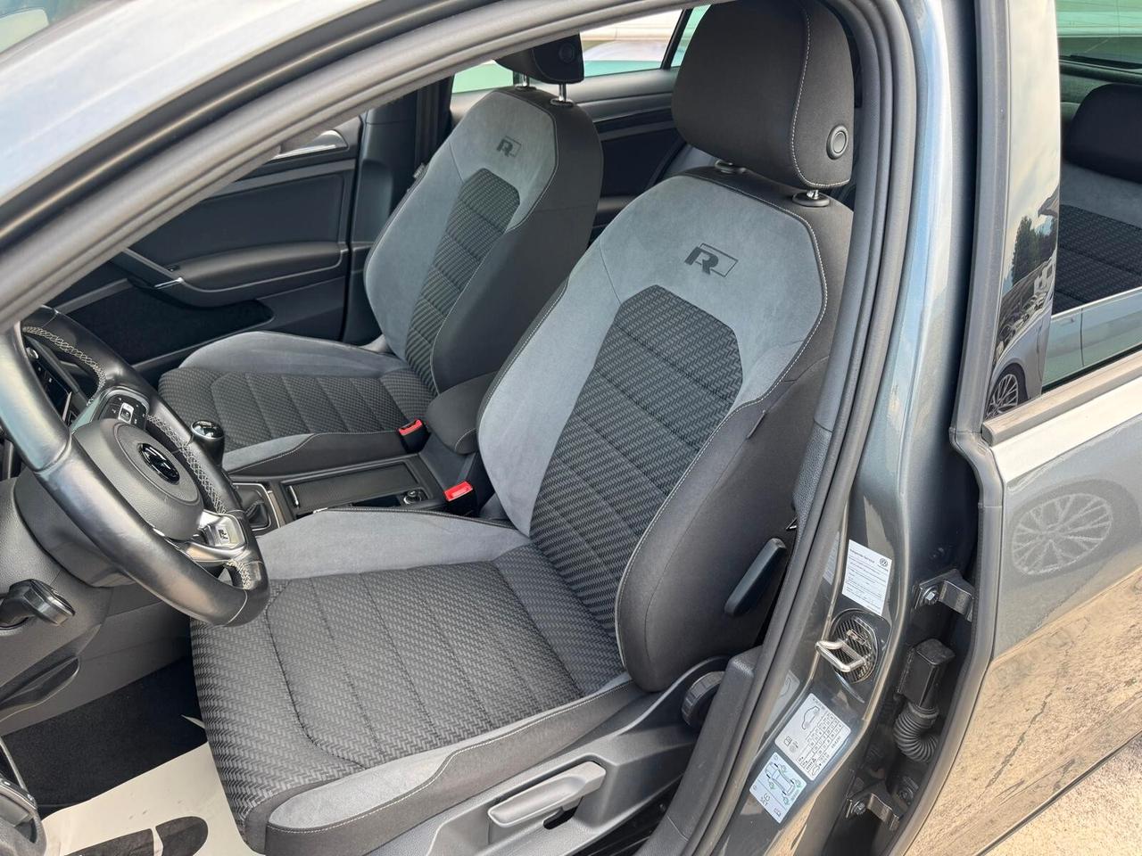 Volkswagen Golf 1.5 TSI ACT 5p. R-LINE