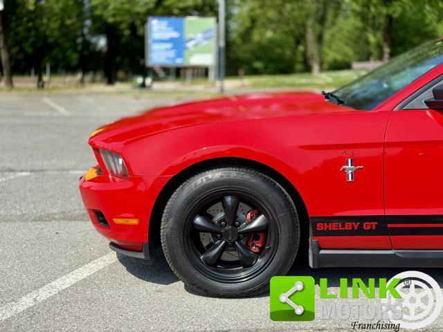 FORD Mustang COUPE