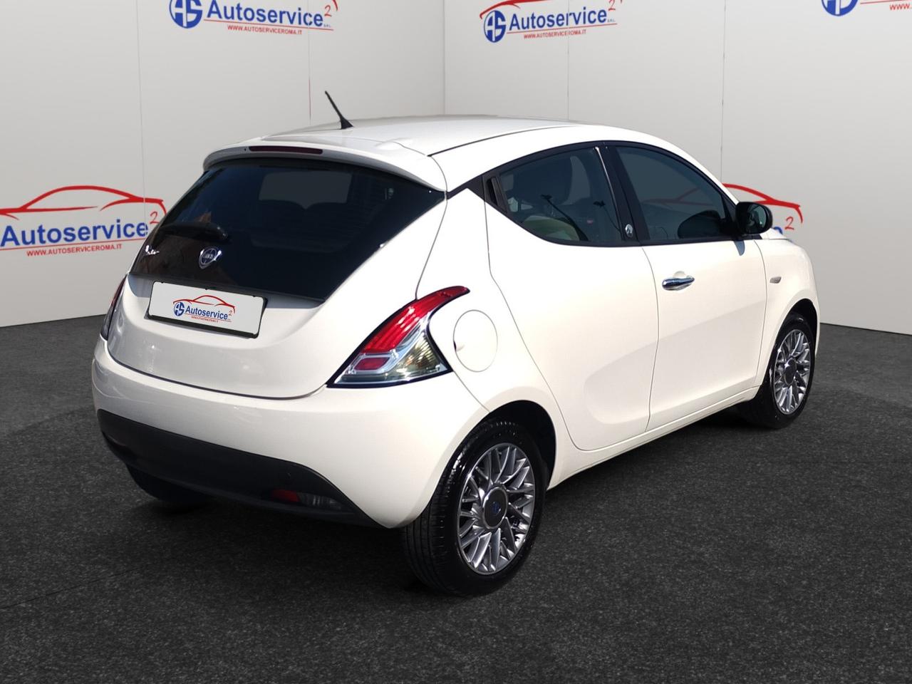 Lancia Ypsilon 5 Porte Ypsilon 1.2 8v Silver ecochic Gpl 69cv