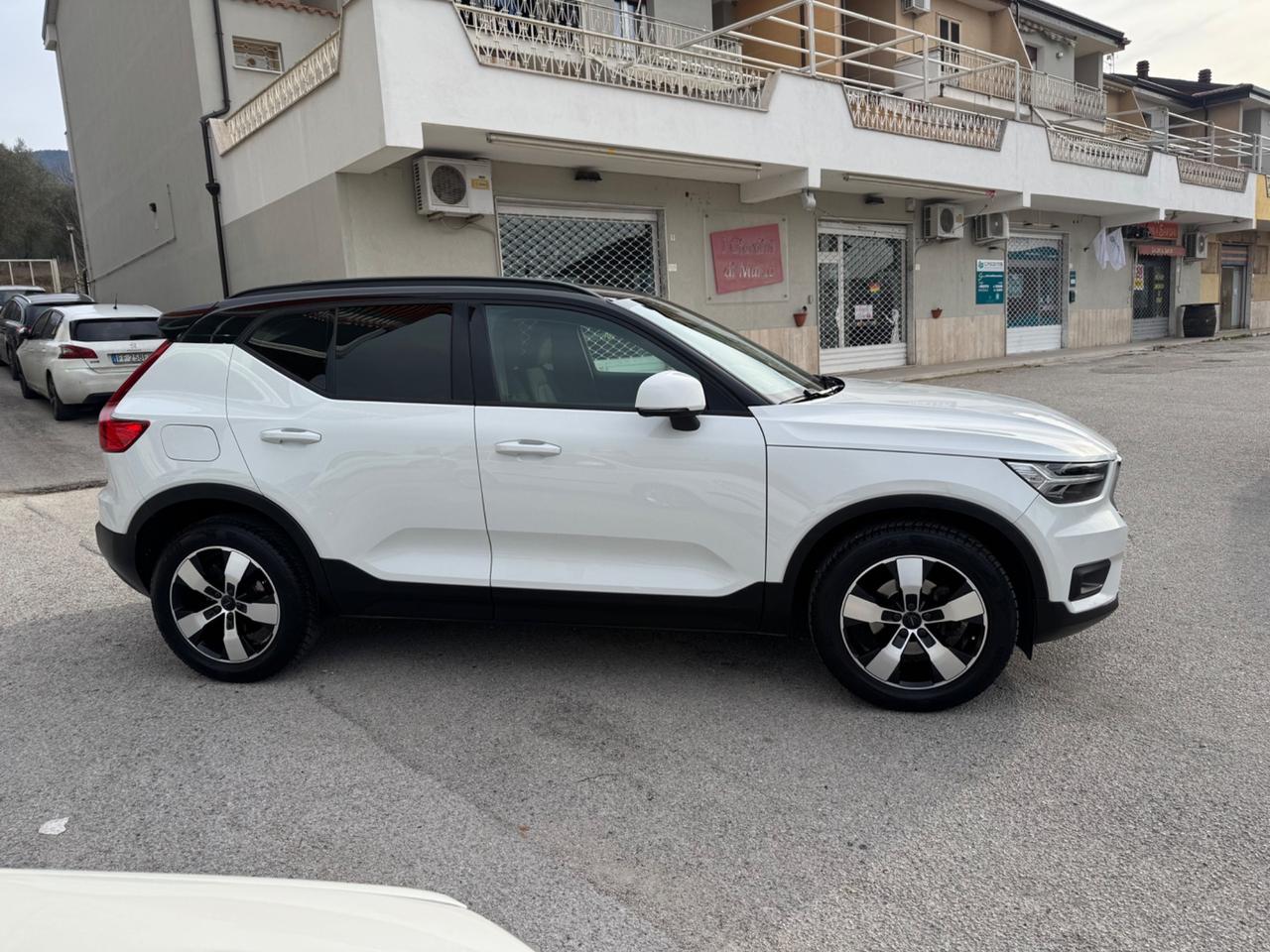 Volvo XC40 D3 Momentum GARANZIA