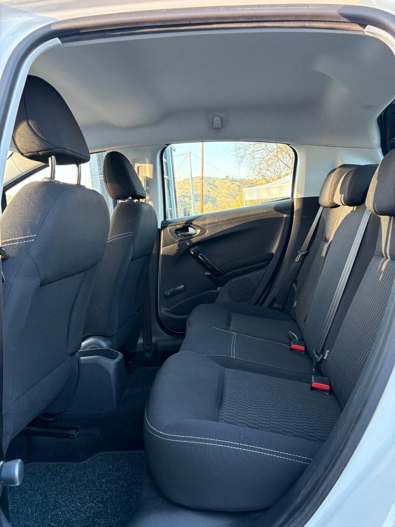 Peugeot 208 Allure