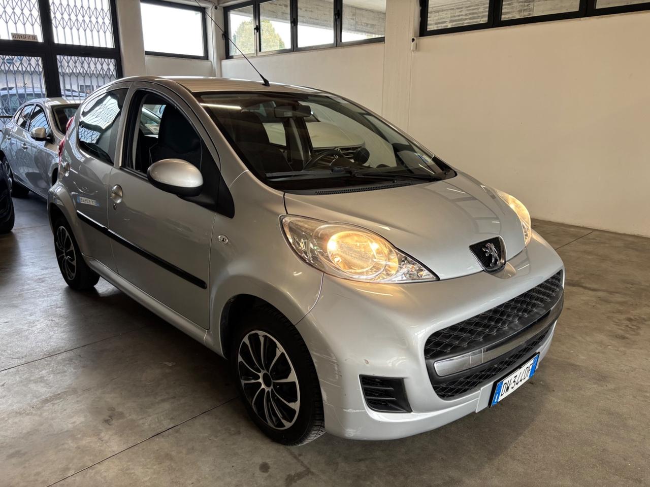Peugeot 107 1.0 BENZINA 5 porte | OK NEOPATENTATI |