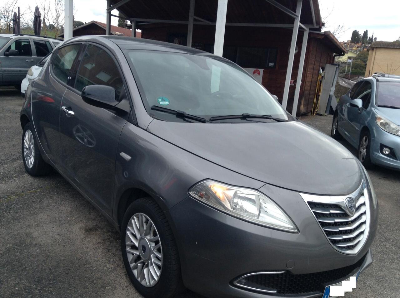 Lancia Ypsilon 0.9 TwinAir 85 CV 5 porte S&S Platinum