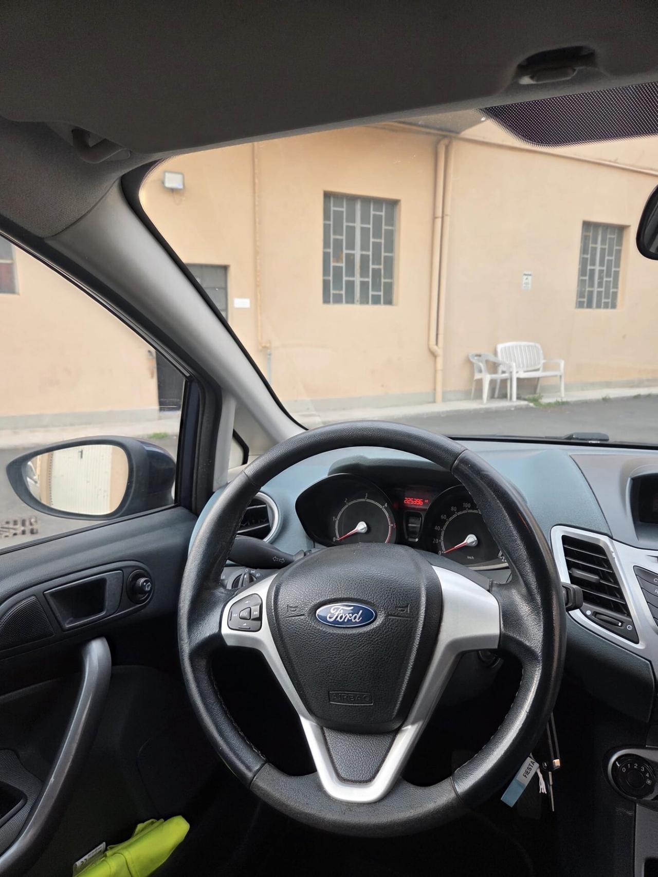 Ford Fiesta 1.4 TDCi 70CV 3 porte Titanium perfetta possibilita 12 mesi garanzia neopatentati ok
