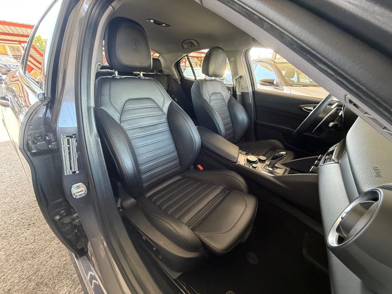 Giulia 2.2 Turbodiesel 210 CV AT8 AWD Q4 Veloce-unipro