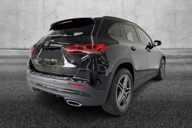 MERCEDES-BENZ GLA 180 Automatic Premium