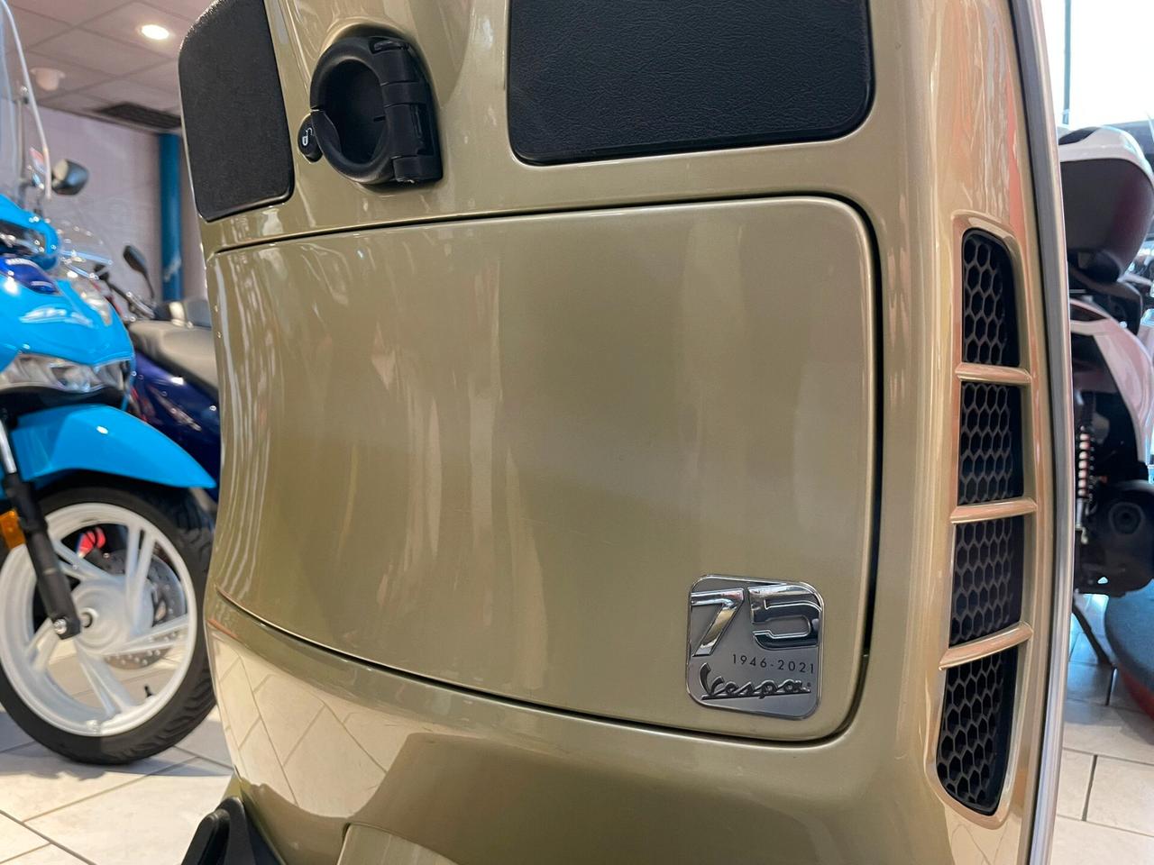 Vespa GTS 300 SUPERTECH 75°