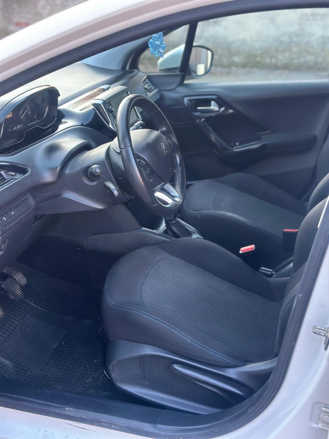 Peugeot 208 PureTech 82 Stop&Start 5 porte Signature