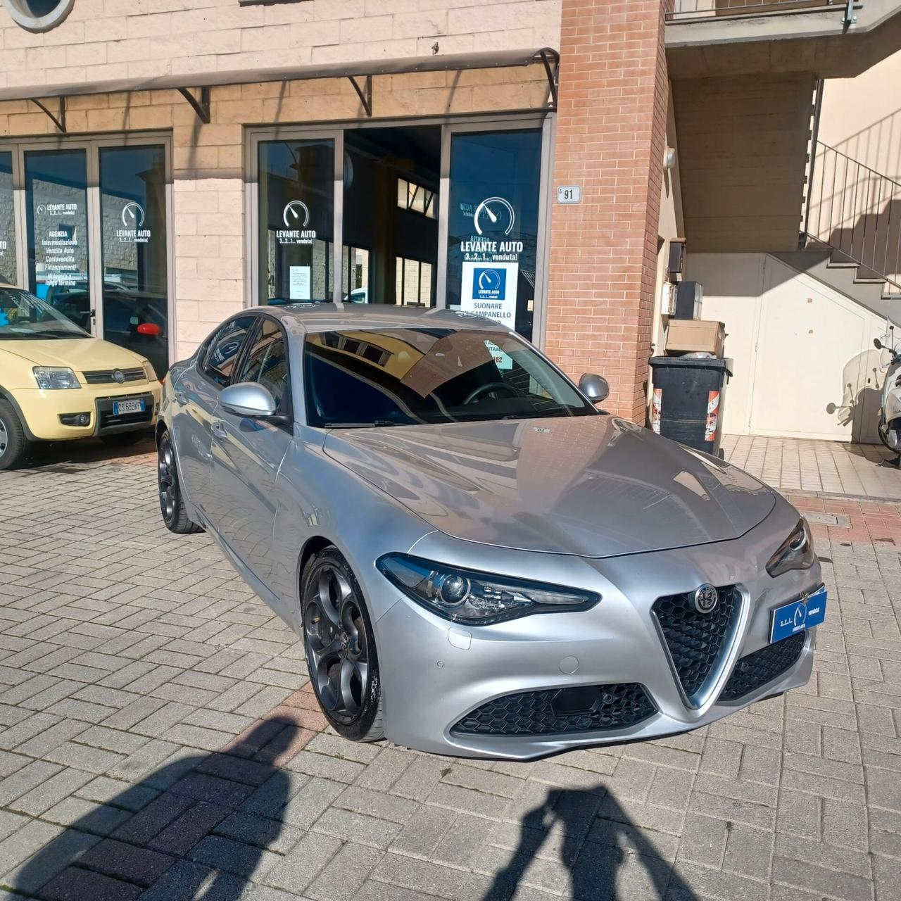 TENUTA IN MODO MANIACALE GIULIA 2.2 TDI FULL OPTIONAL