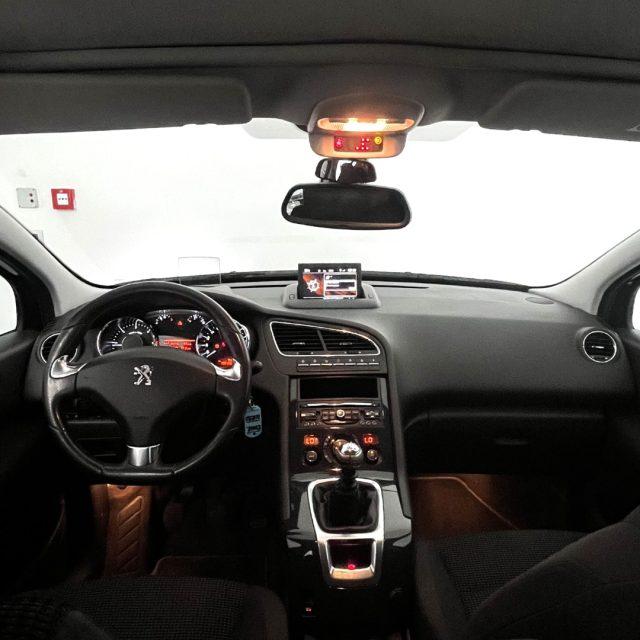 PEUGEOT 5008 1.6 HDi 115CV Allure