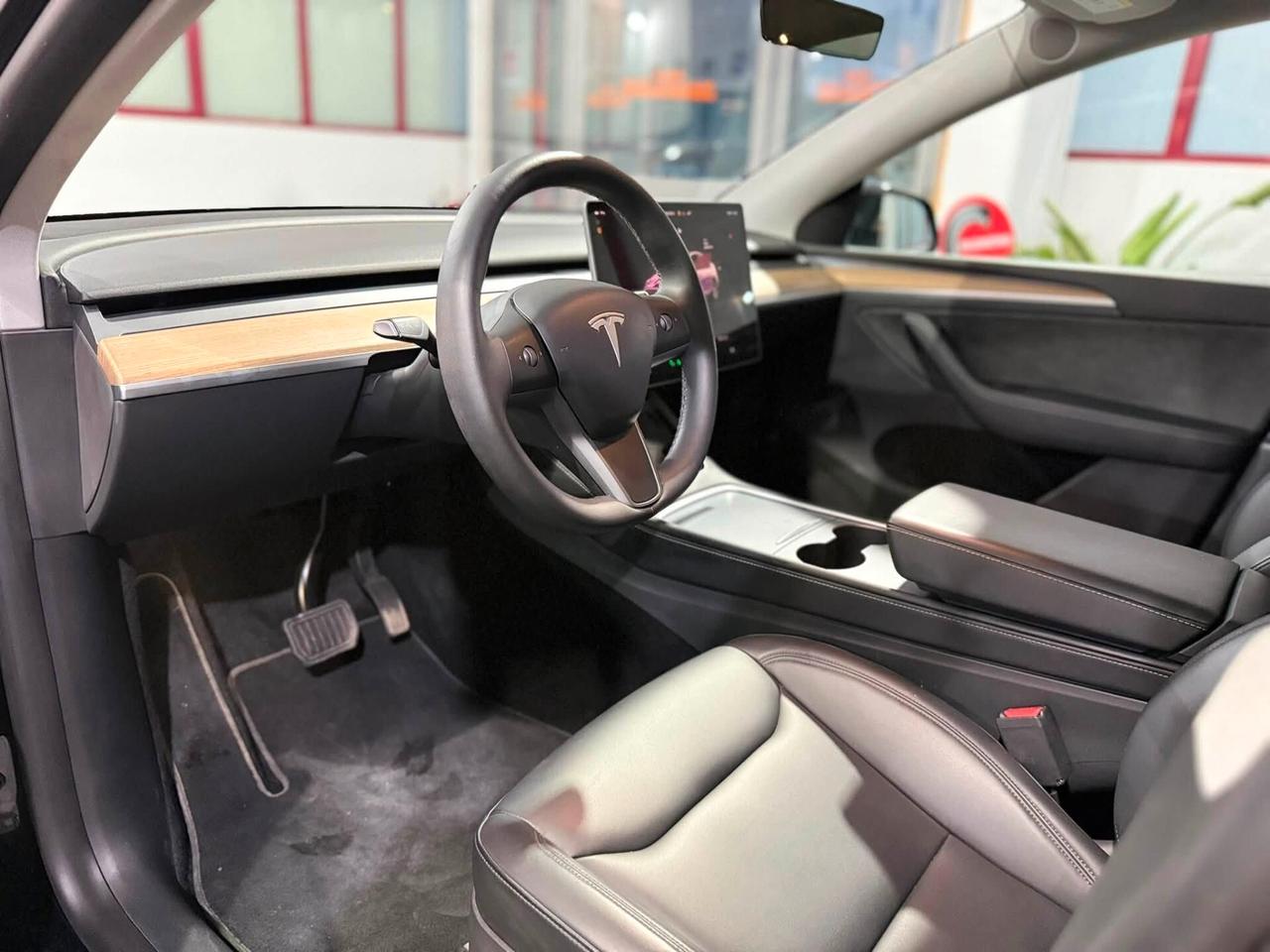 Tesla Model Y Long Range 2024
