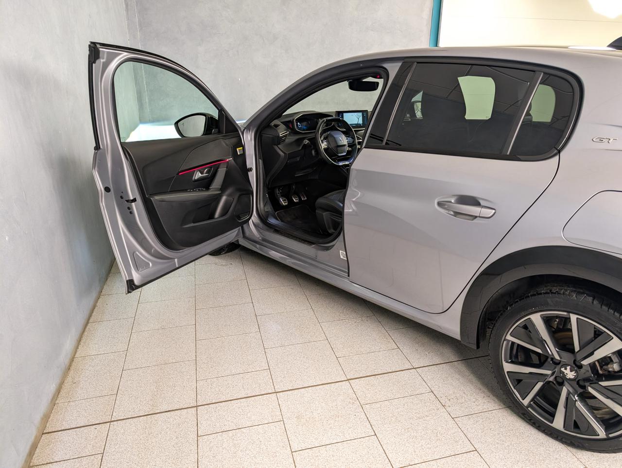 Peugeot 208 1.2 puretech 100cv GT