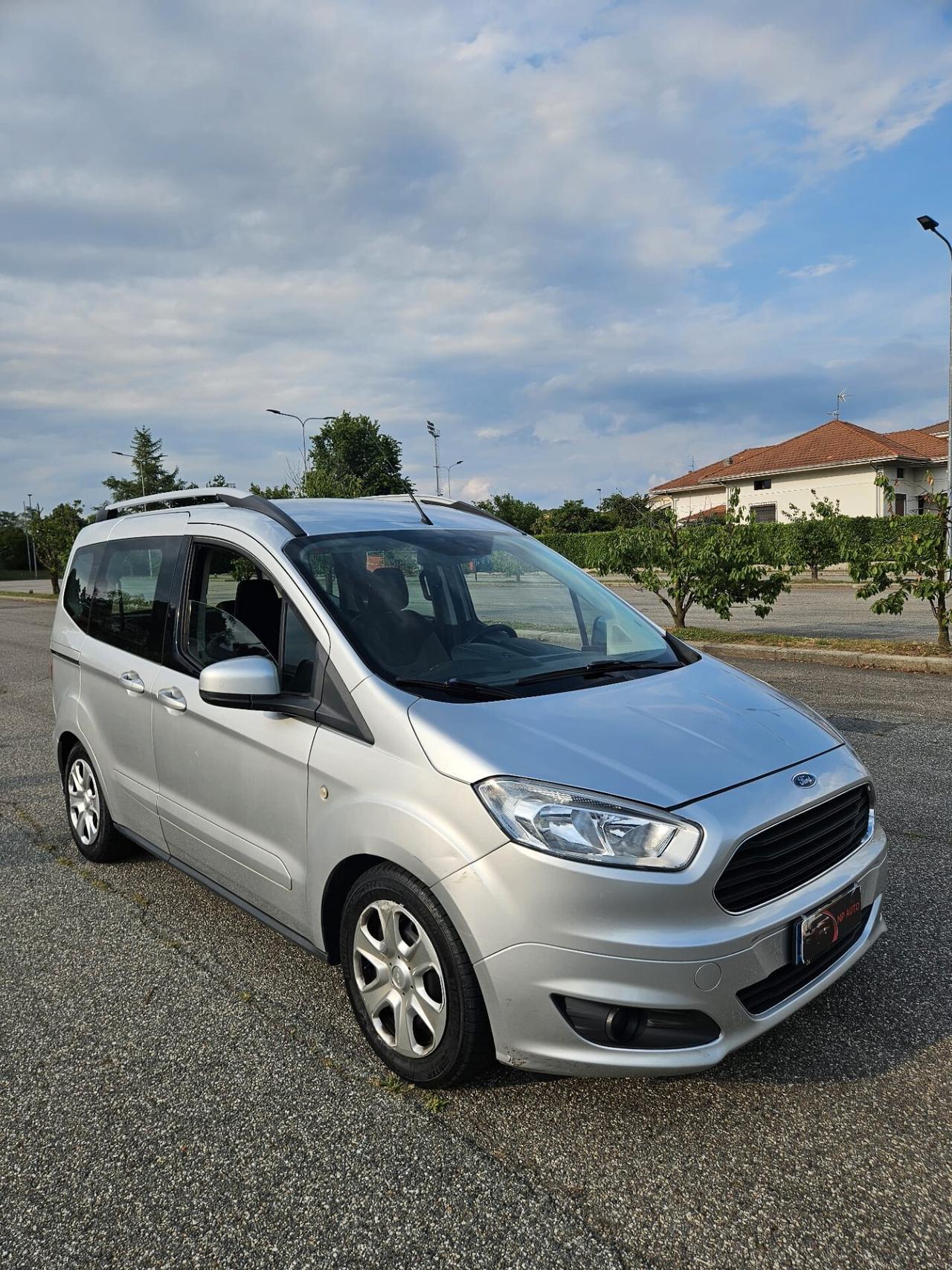 Ford Tourneo Courier 1.5 Titanium
