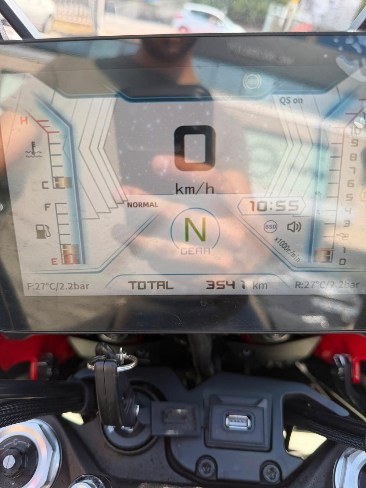 QJ MOTOR SRT 900 SX – 3.300 KM – TRIS VALIGIE