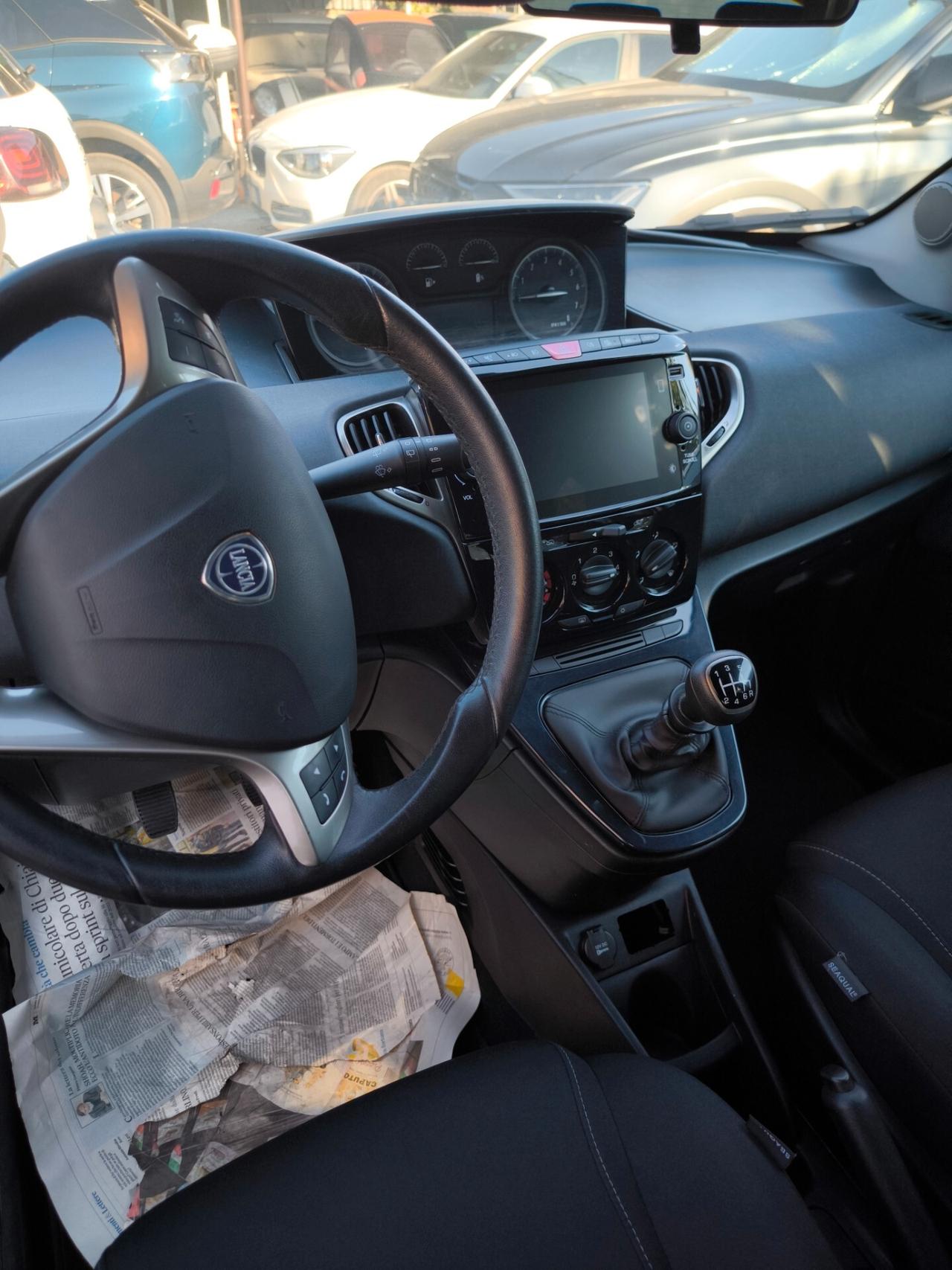 Lancia Ypsilon 1.0 FireFly 5 porte S&S Hybrid Gold