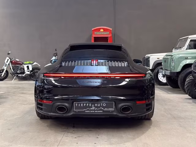 PORSCHE 911 Carrera 4S