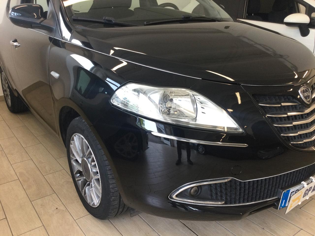Lancia Ypsilon 0.9 TwinAir 85 CV 5 porte S&S DFN Platinum