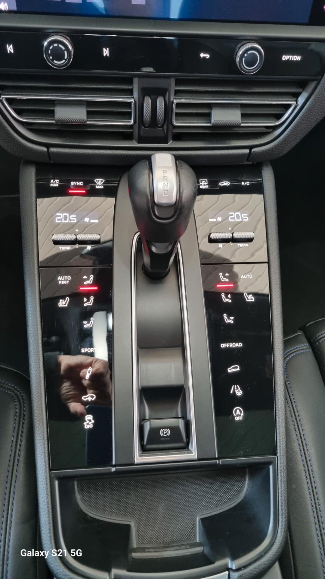 Porsche Macan 2.0 T Tetto Scarichi Spot. Sospensioni Radar