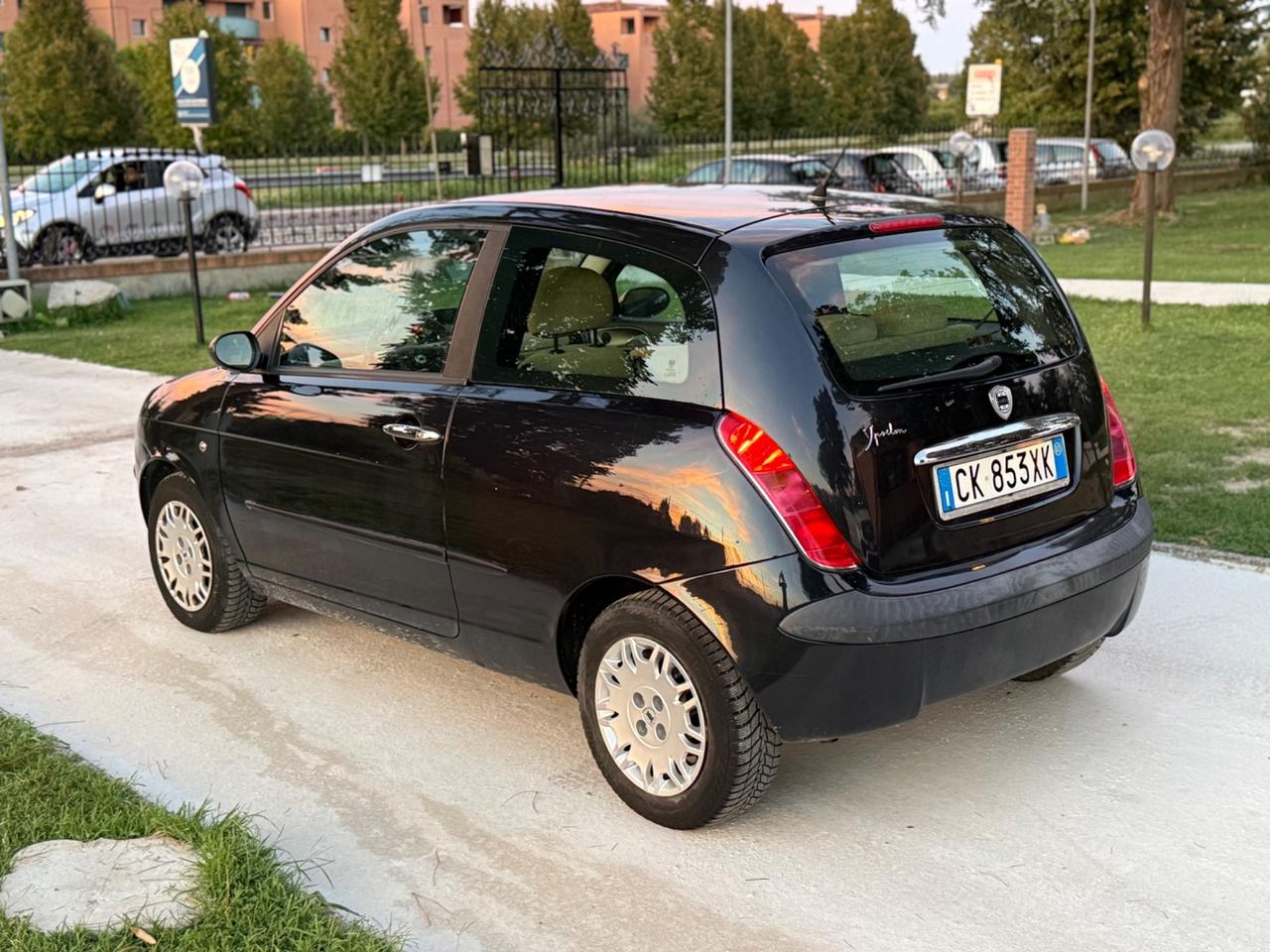Lancia Ypsilon 1.4 16V Oro