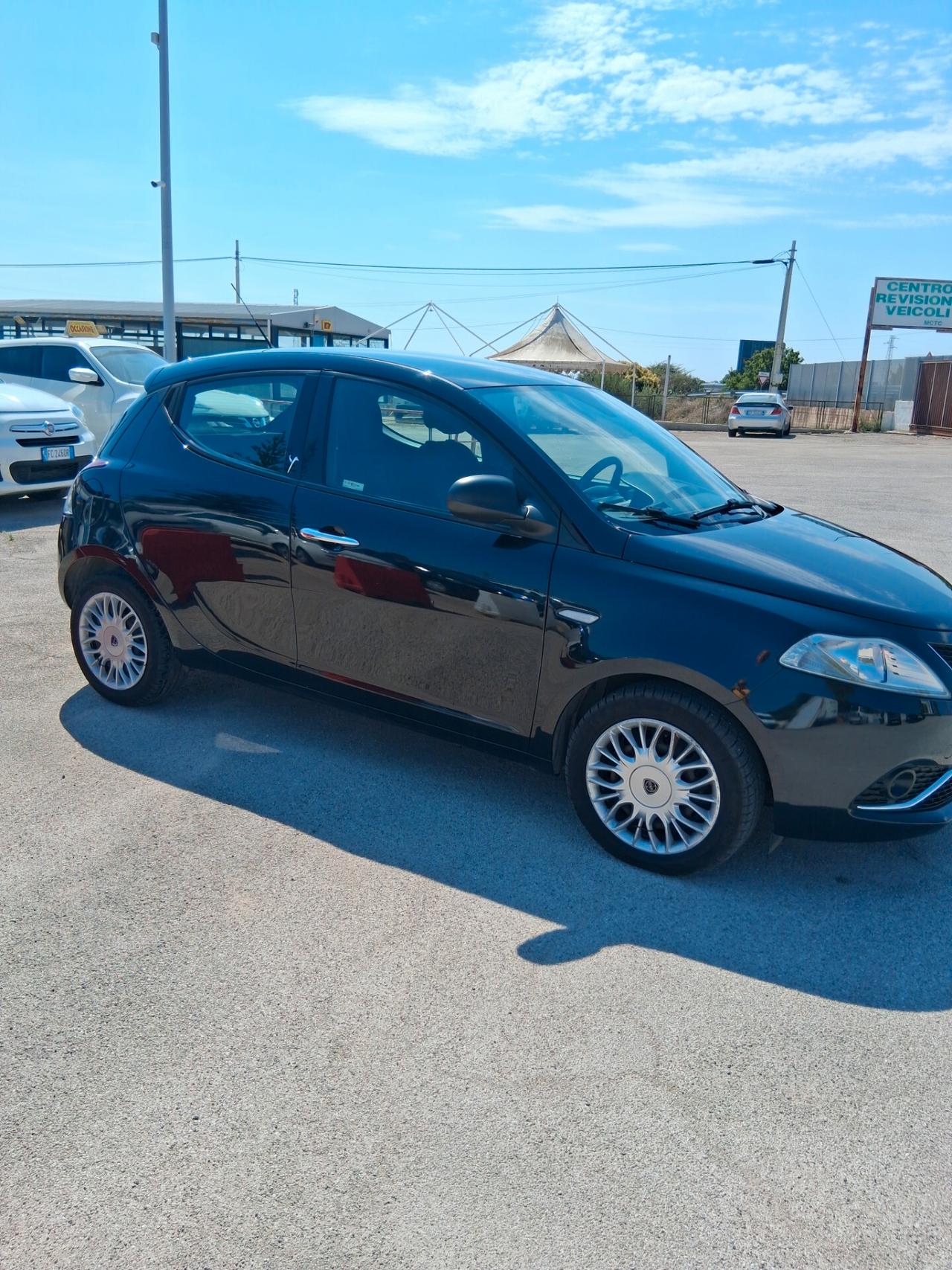 Lancia Ypsilon 1.3 MJT 16V 80 CV 5 porte S&S Gold