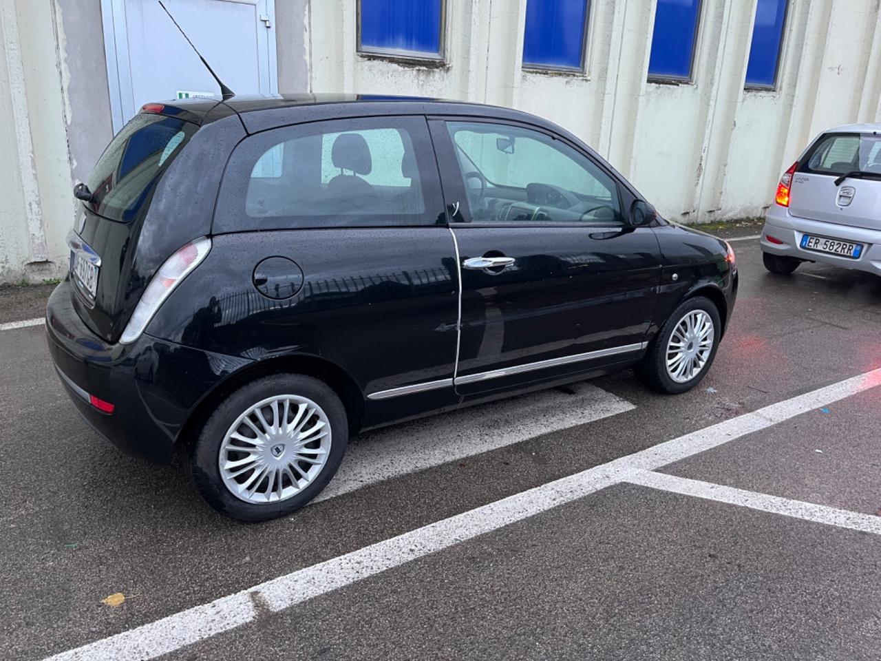 Lancia Ypsilon 1.2 benzina 2007 145.000 km neopatentati