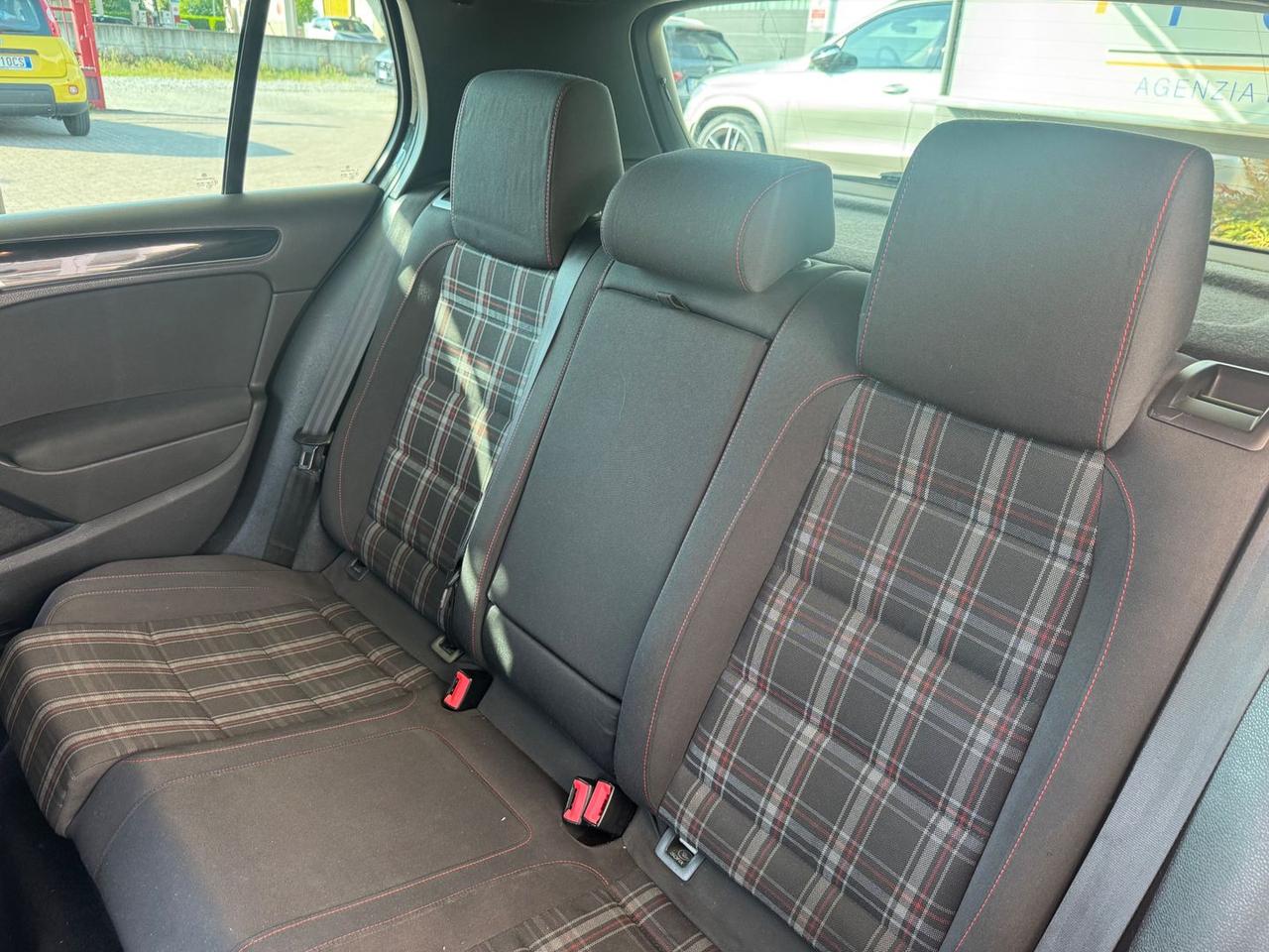 Volkswagen Golf GTI 2.0 GTI #10530