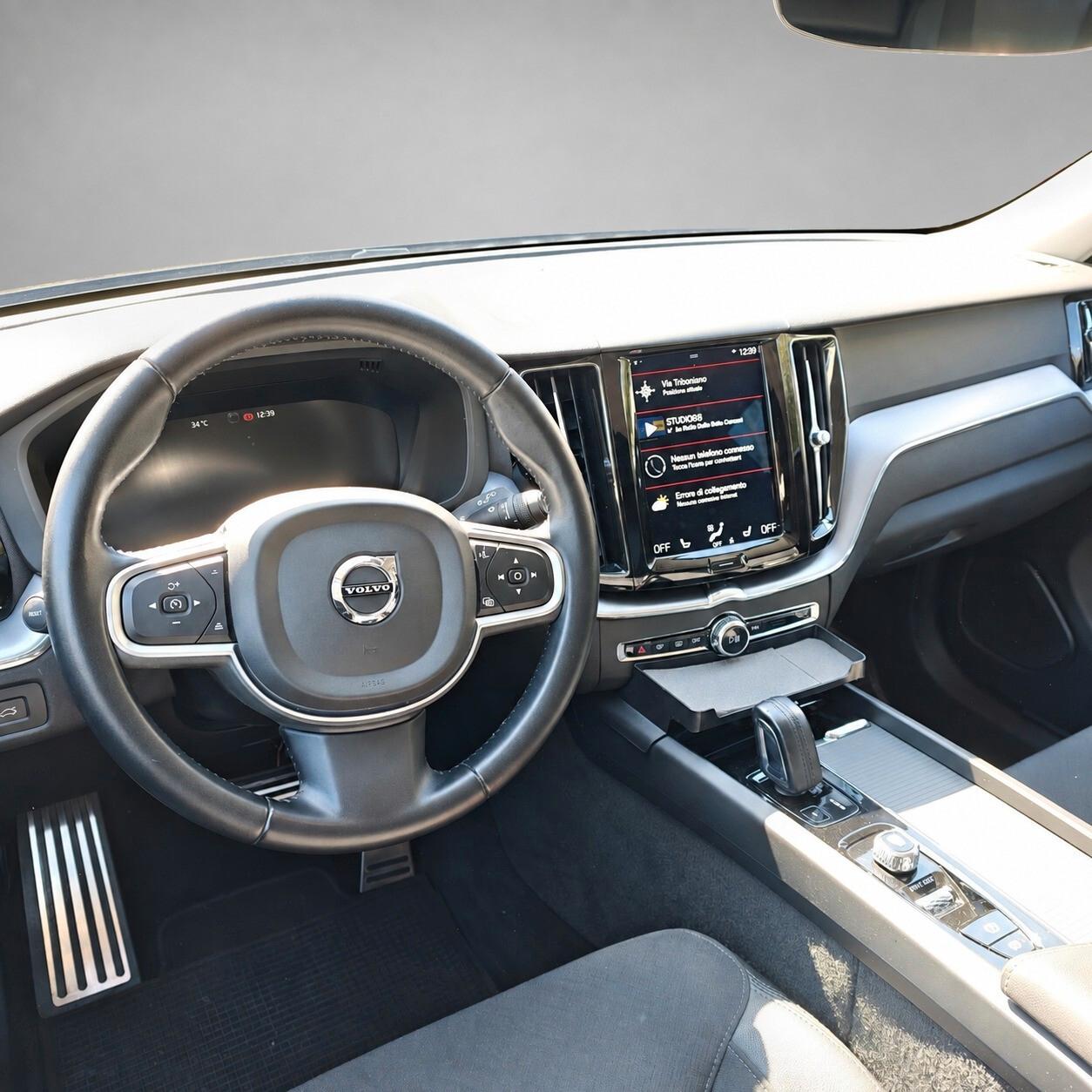 VOLVO XC60 2.0 B4 AWD 197 CV Geartronic Momentum