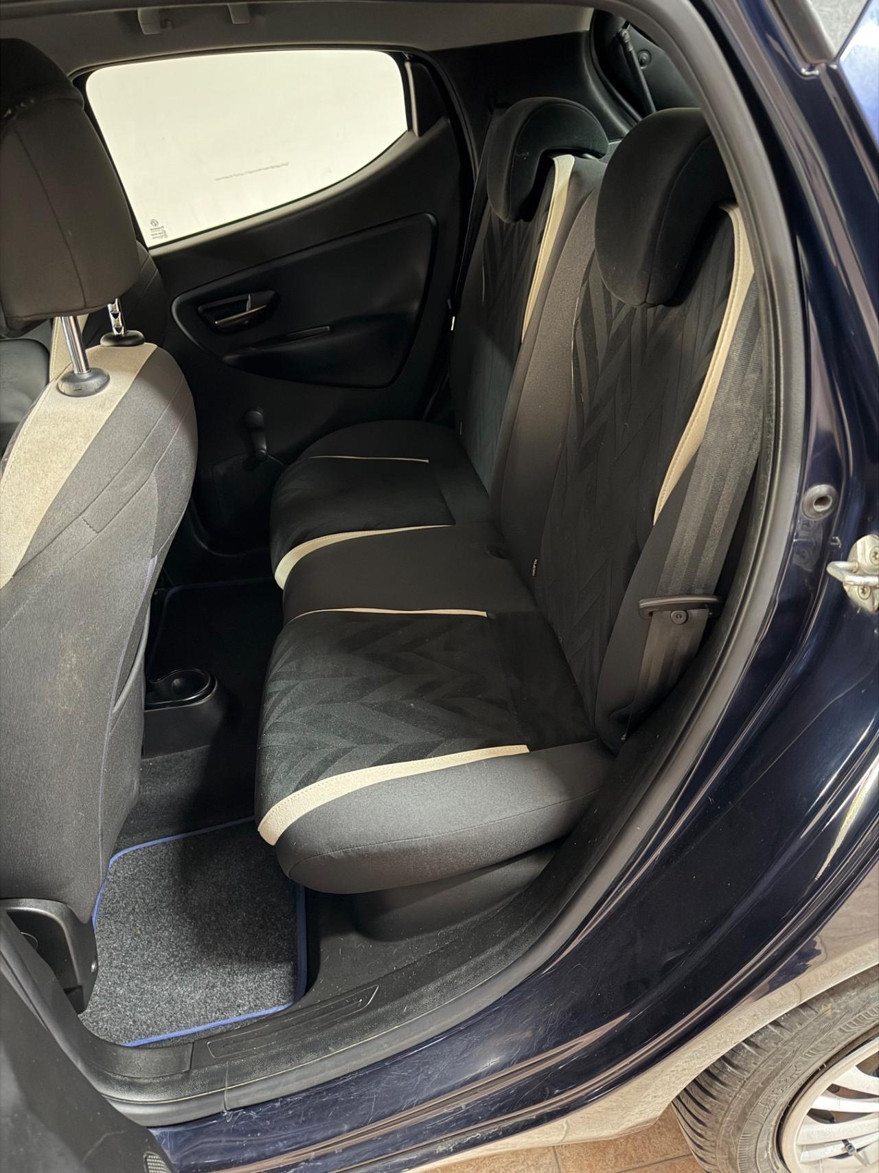 Lancia Ypsilon 0.9 TwinAir 85 CV 5 porte Metano Ecochic Platinum