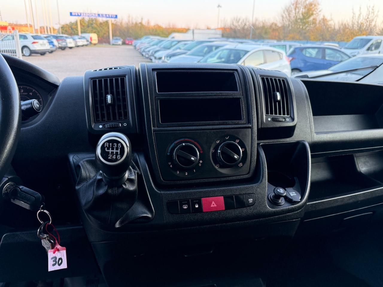 Peugeot Boxer 335 2.2 BlueHDi 140 S&S PC Cabinato